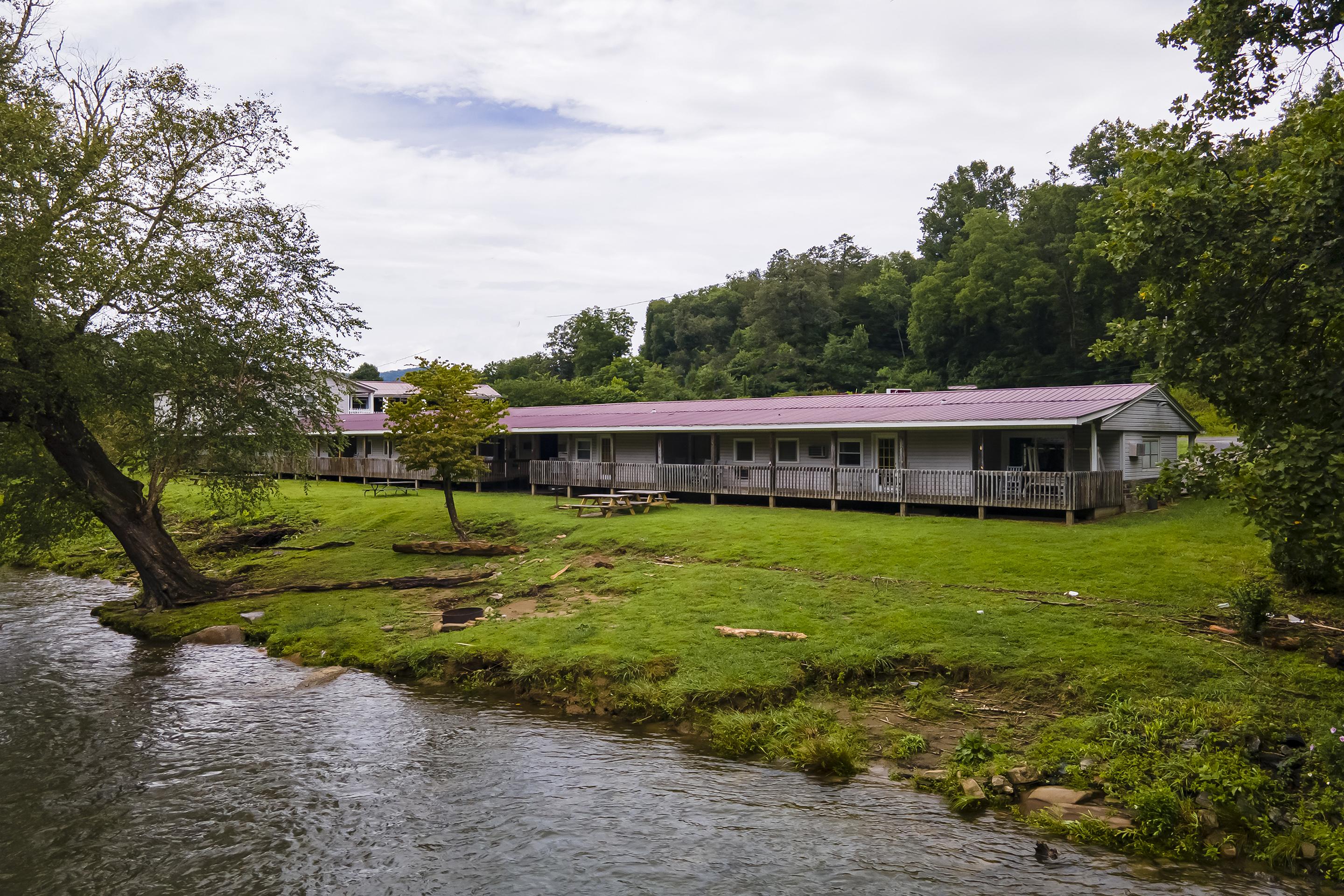 Lloyd'S On The River Country Inn By Oyo Bryson City Exterior foto