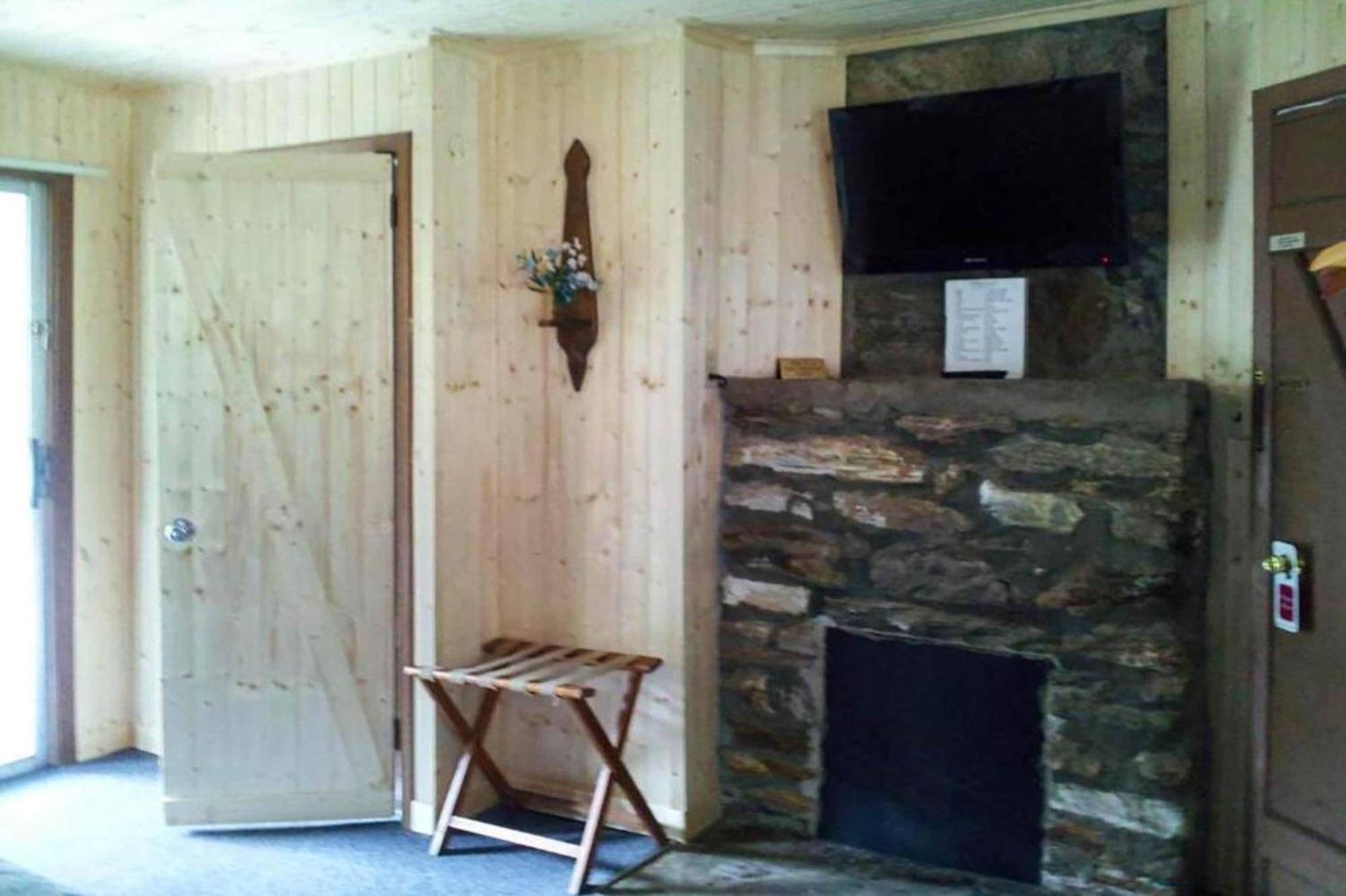 Lloyd'S On The River Country Inn By Oyo Bryson City Exterior foto